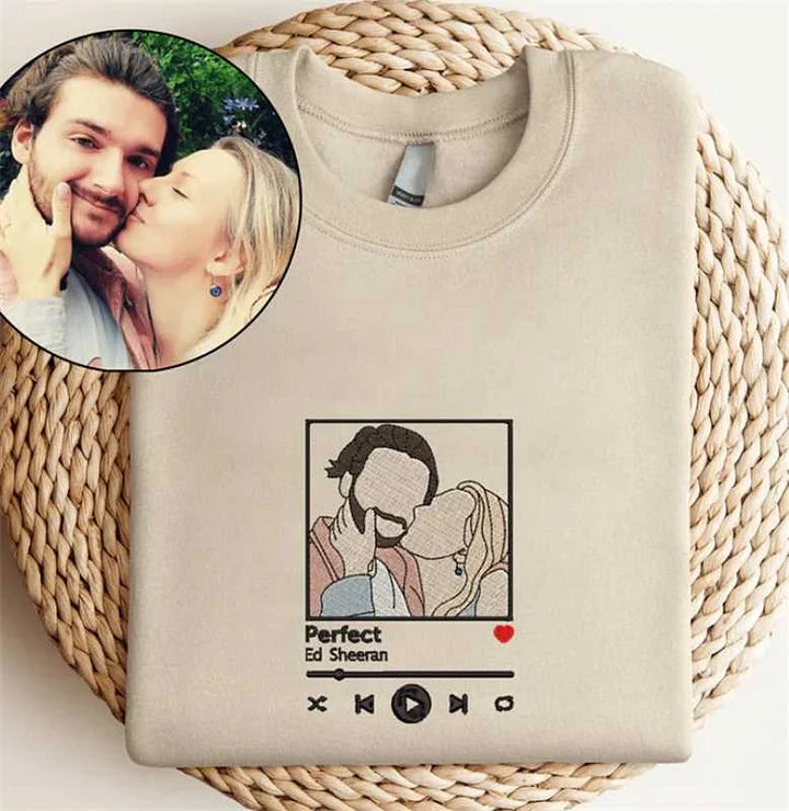 Camisa Personalizada com sua Foto e Música Favorita | Transforme Sua Foto em Amor Bordado
