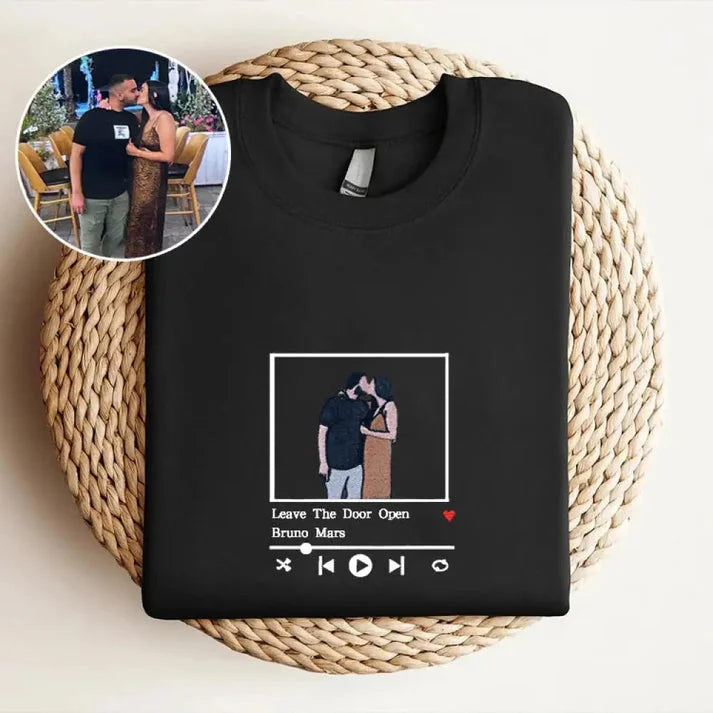 Camisa Personalizada com sua Foto e Música Favorita | Transforme Sua Foto em Amor Bordado
