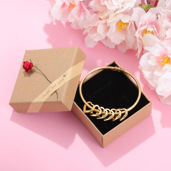 Bracelete "Coração de Mãe" – Os Amores da Sua Vida Sempre com Você (Até 8 Nomes)