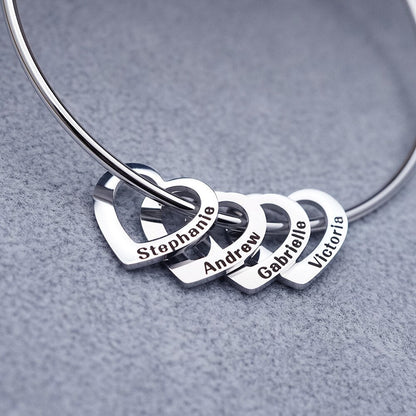 Bracelete "Coração de Mãe" – Os Amores da Sua Vida Sempre com Você (Até 8 Nomes)