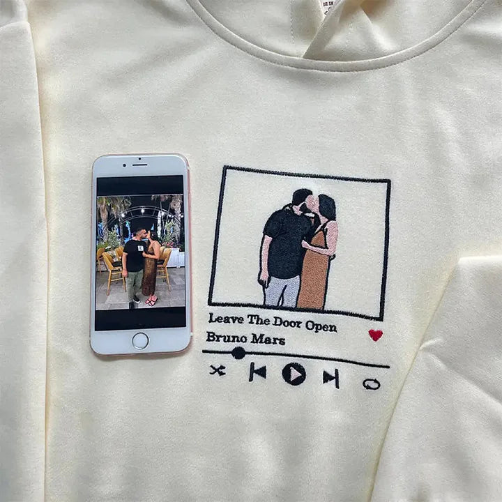 Camisa Personalizada com sua Foto e Música Favorita | Transforme Sua Foto em Amor Bordado